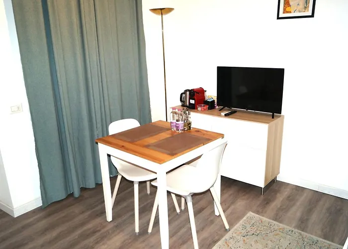 Apartment House Naviglio Quattro Mailand